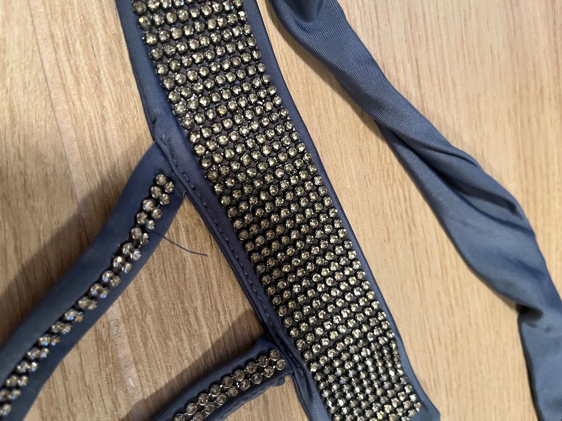 Top: Blaues Neckholder Top mit Strass, Grösse S – Usato da Lugano venduto da sweetyd84 4