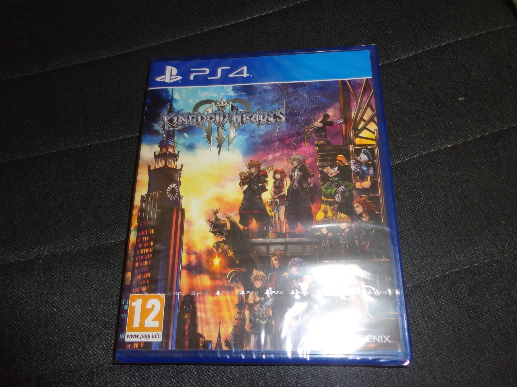 Giochi: Kingdom Hearts III 3 PS4 NEUWARE – Nuovo e nell'imballaggio originale da Olten venduto da Disc-Ausverkauf