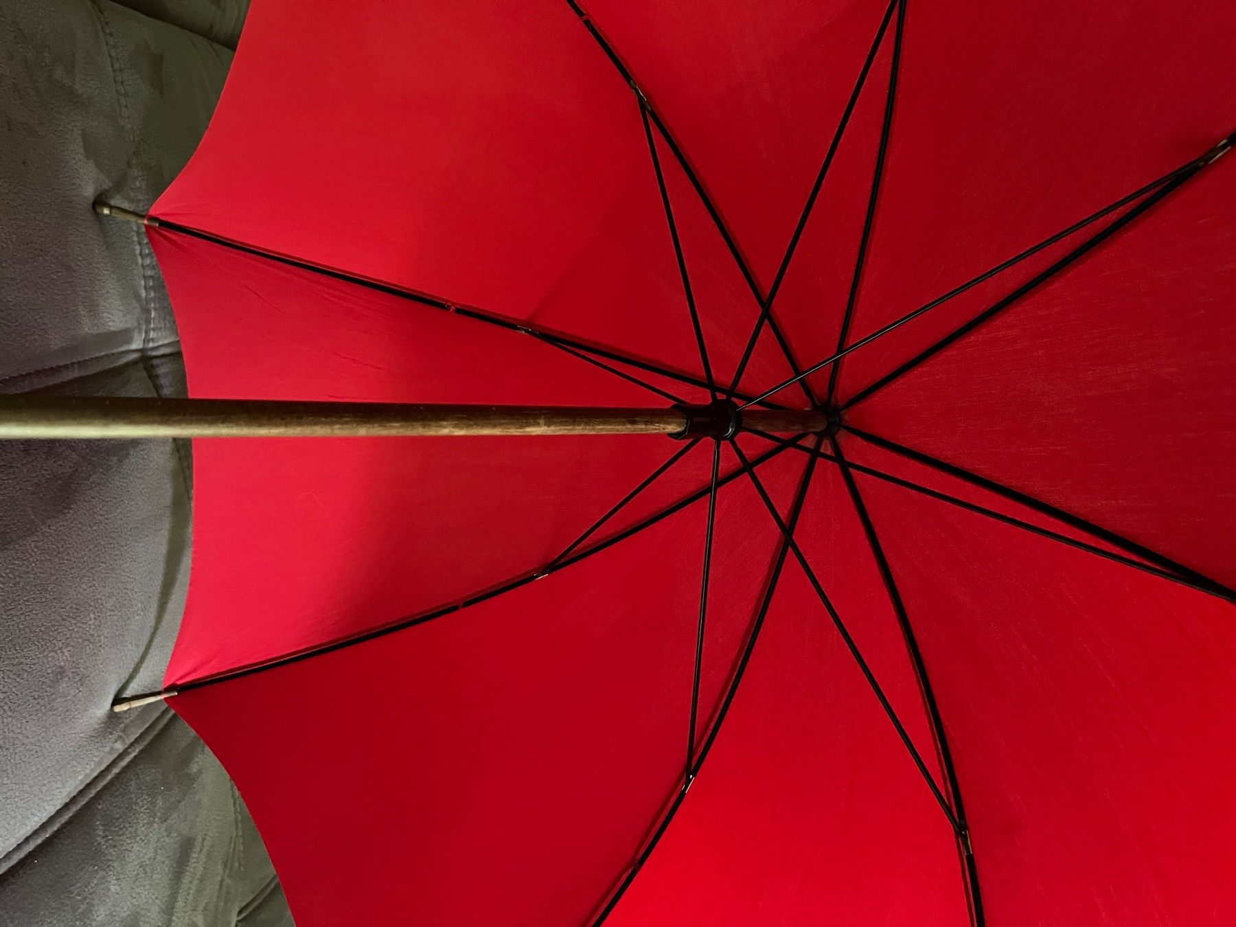 Parapluies: Bally Umbrella Red Wood Handle good condition – D'occasion à Gossau ZH par aiu_ylh7 4