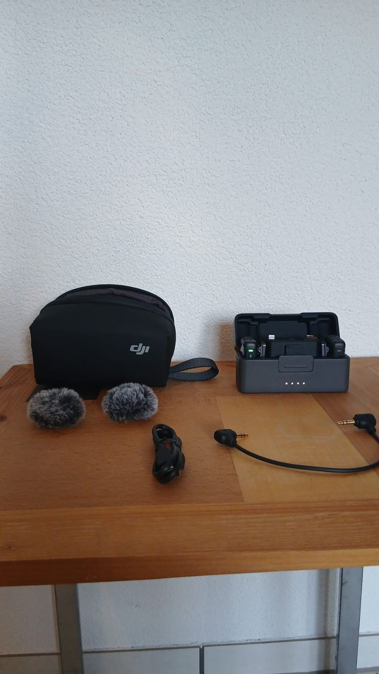 DJI Mikrofone: DJI  Mic 2 Bundle, 2 TX + 1 RX + Ladeschale – Gebraucht aus Dozwil von RianSchenk