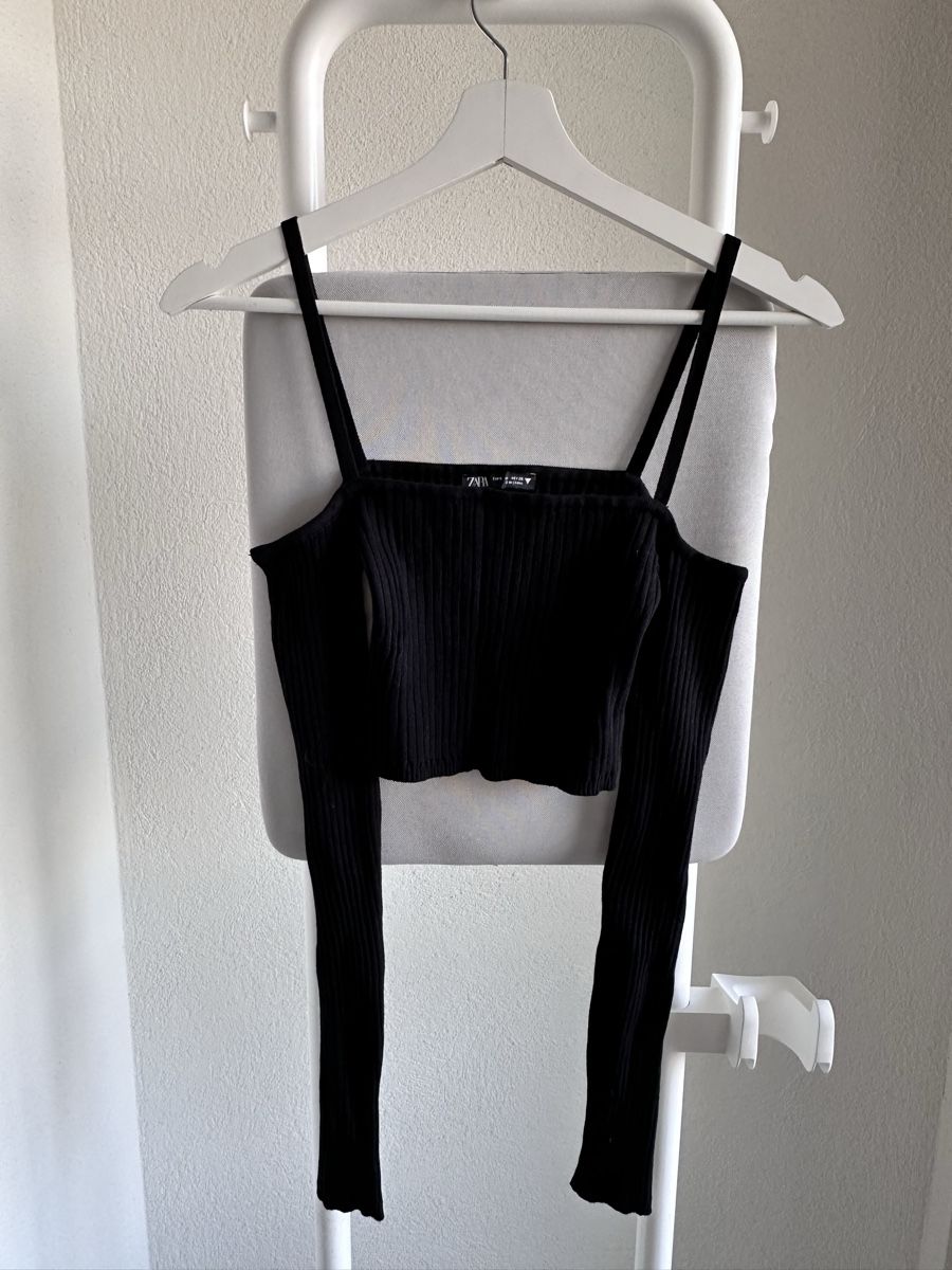 Zara Top: Zara Off Shoulder Crop Top Schwarz Gr. S – Usato da Zürich venduto da ElissZurich