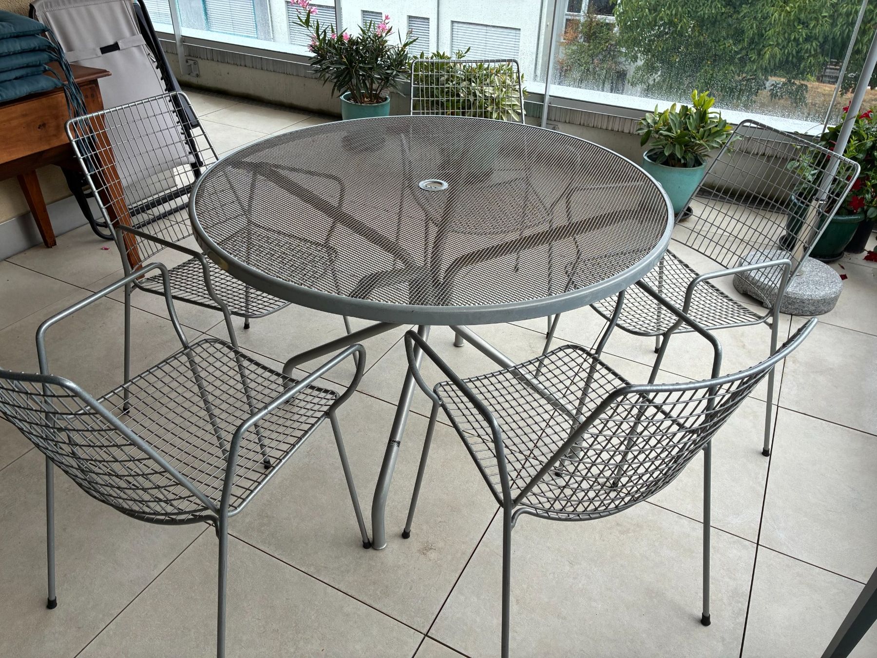 Emu Tischset: EMU Klassiker Gartentisch und Stühle – Gebraucht aus Hochdorf von Spirvip 3