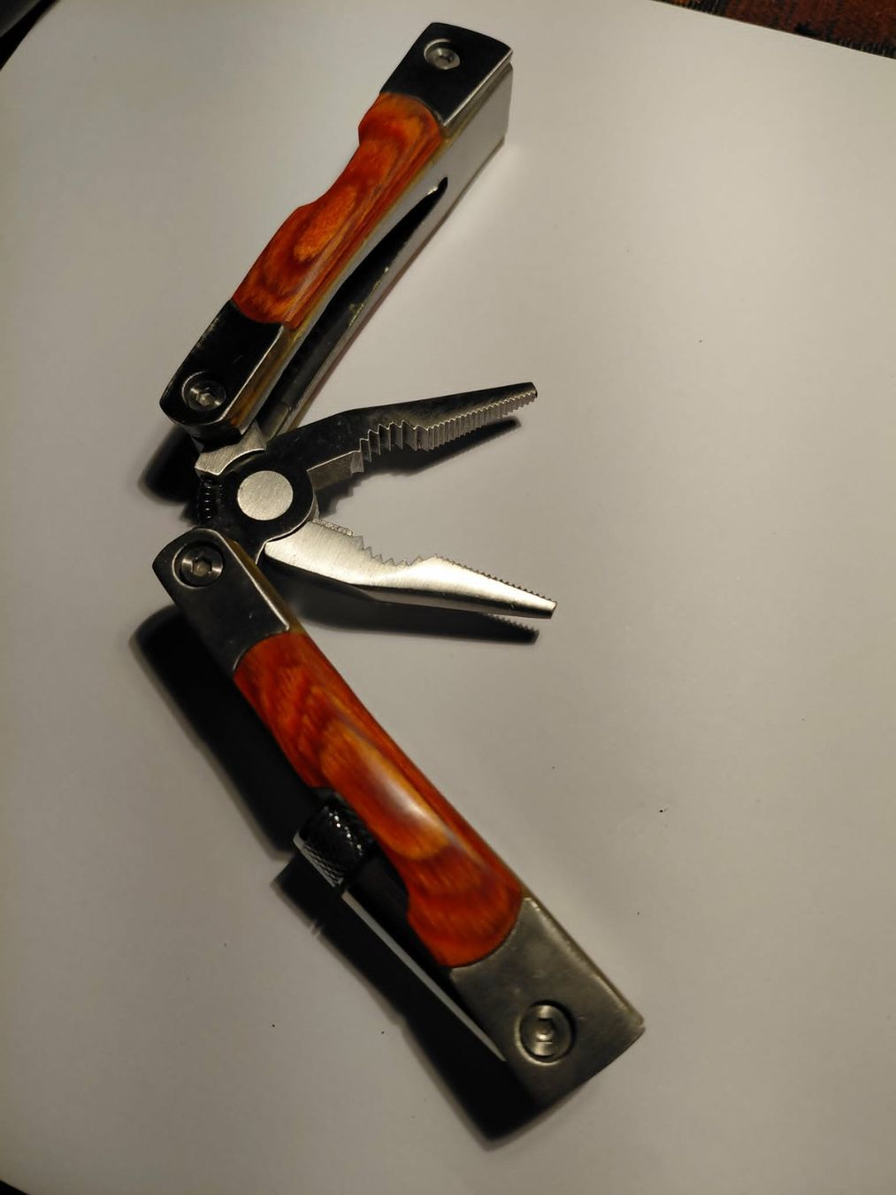 Coltelli tascabile: Das Profi-Multitool stark und massiv ‪/ + LED LAMPE – Nuovo e nell'imballaggio originale da Minusio venduto da graziano11 6