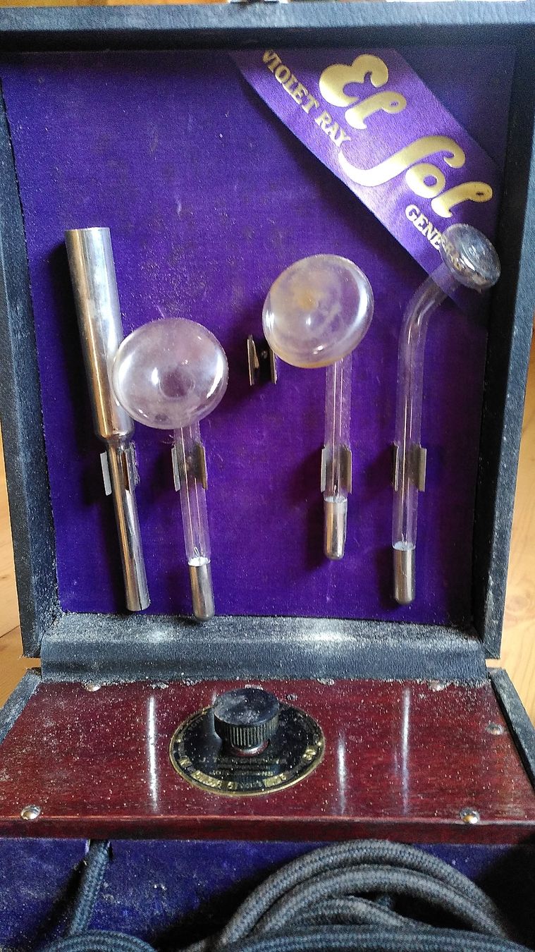 Attrezzature mediche: violette Strahlen- Apparat 1928 – Usato da Malans GR venduto da basile001 1