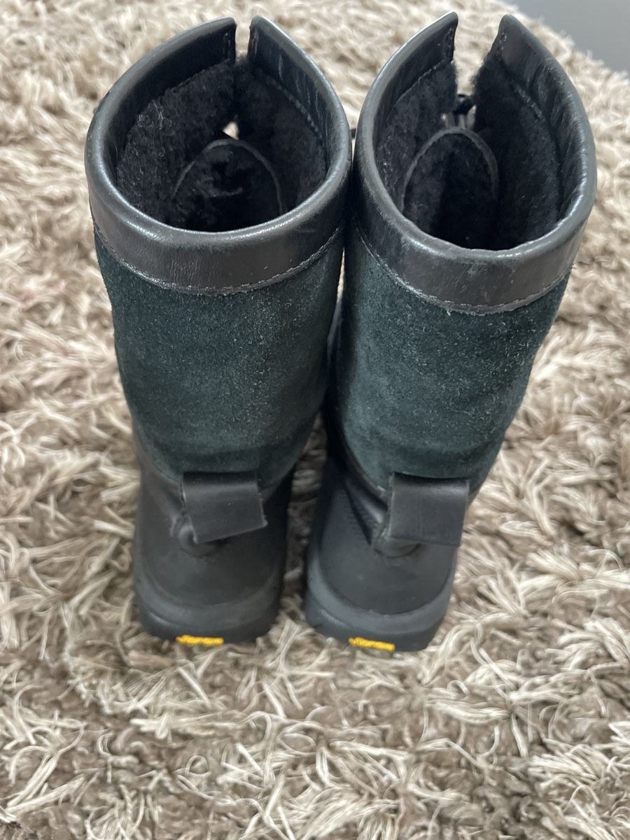 Ugg Scarpe da uomo: UGG Winterstiefel Grösse 33 – Usato da Solothurn venduto da Silbermond01 1