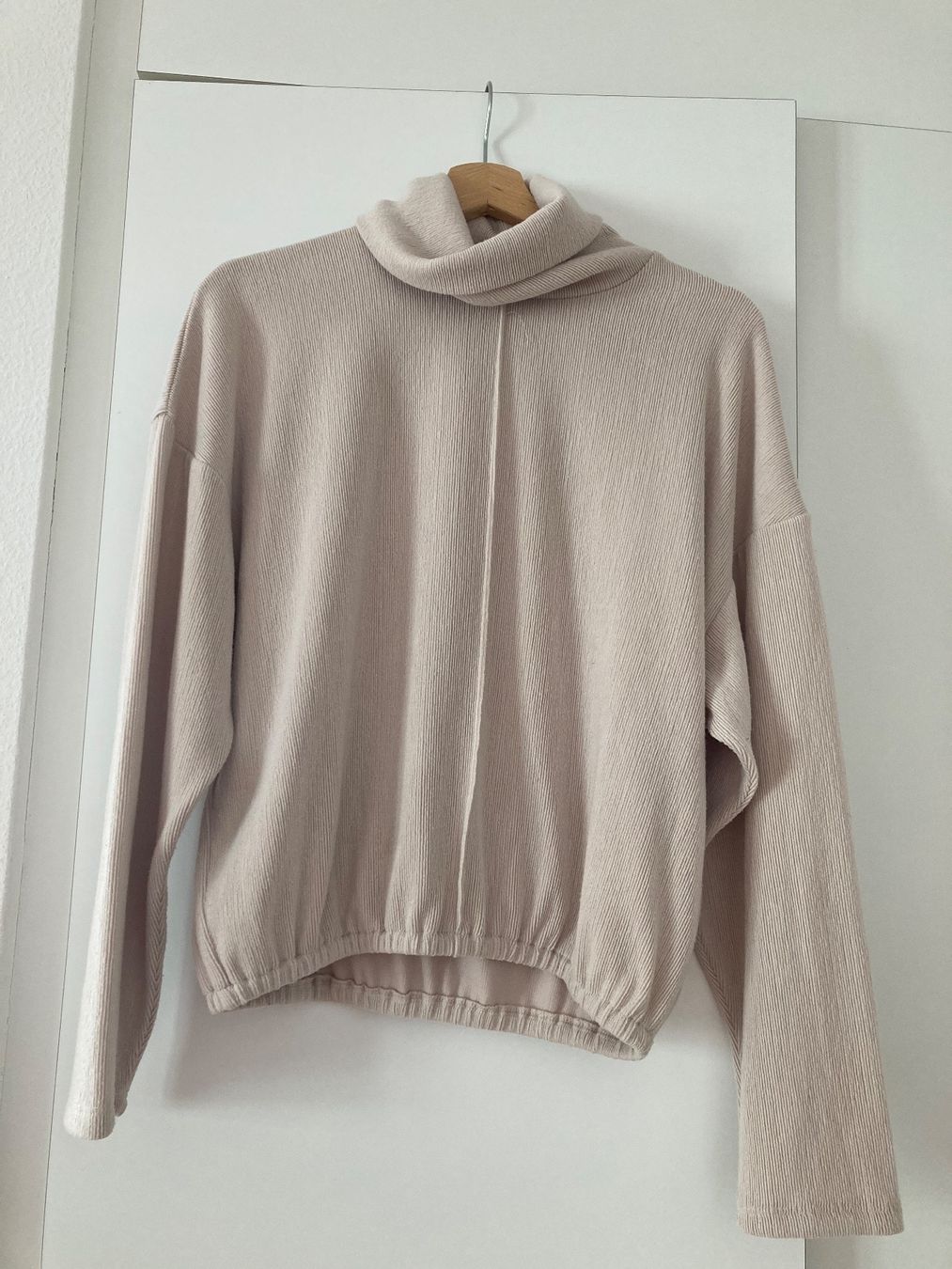 Zara Pulls & Sweat-shirts: Pullover in beige – D'occasion à Zürich par kristina_korotysh