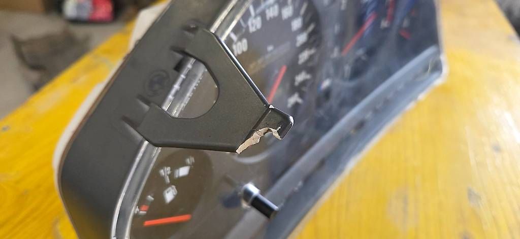 BMW Tutti pezzi di ricambio auto: Compteur M3 e30 révisé – Usato da Apples venduto da mistral28 2