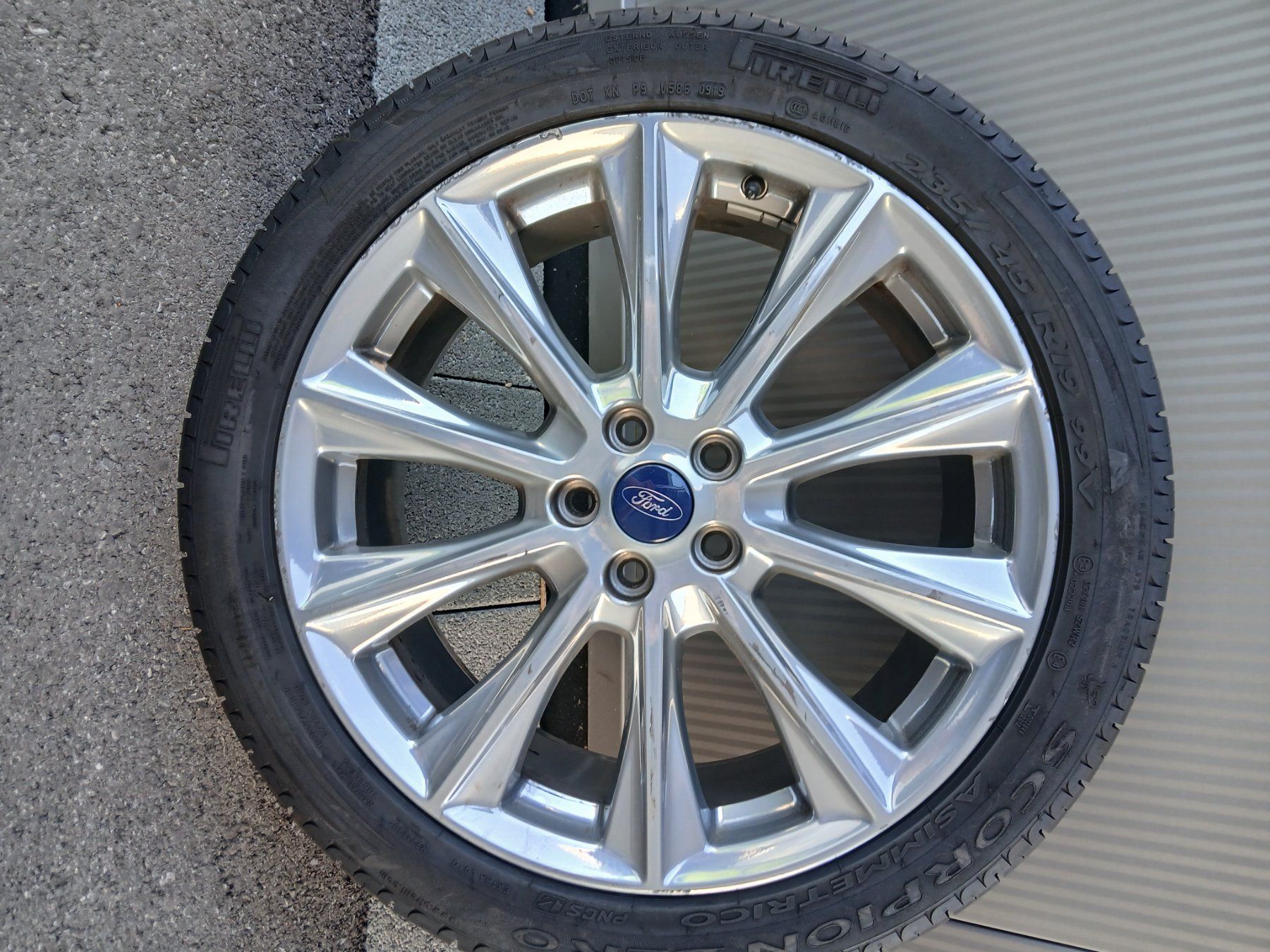 Pirelli Pneumatici & Ruote complete: Sommerrad passend zu Ford Kuga MJ 2012-2020 – Usato da Worben venduto da Auto_Center_AG