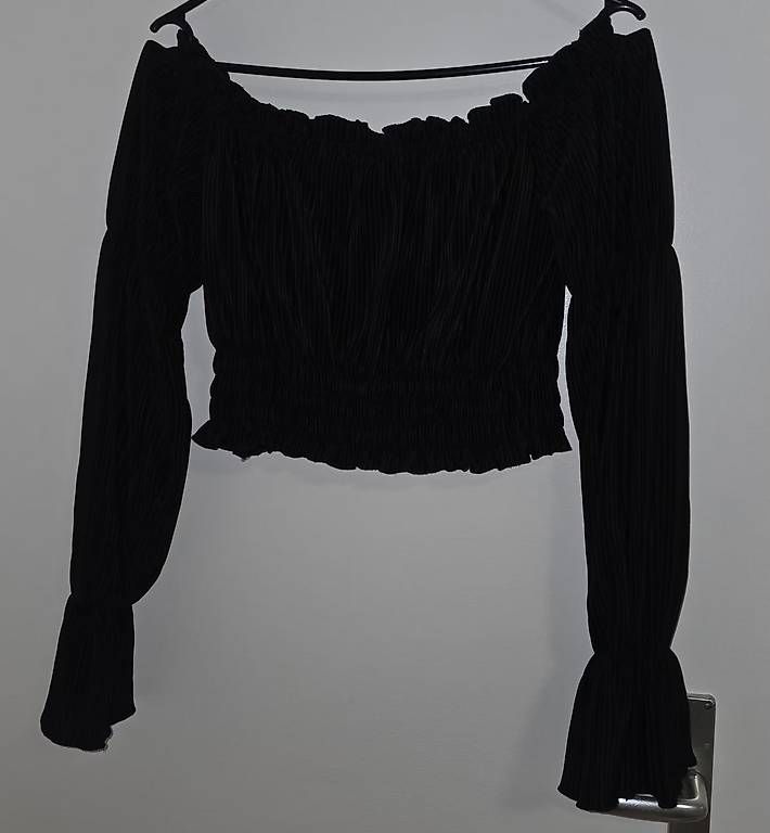 Top: New Yorker Offshoulder Top – Usato da St. Gallen venduto da ruz_t5lk