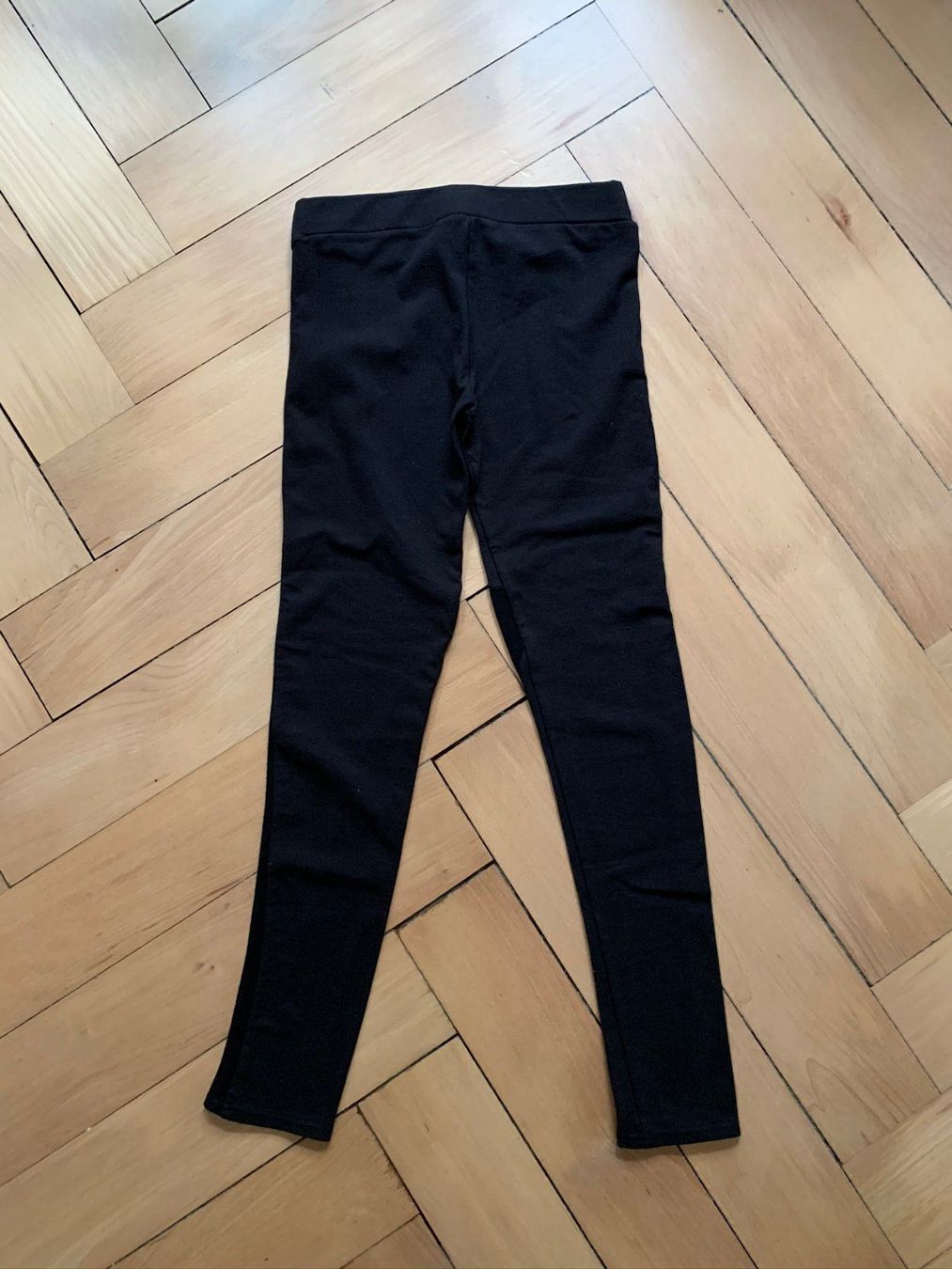Leggings: Leggings schwarz mit Rillenmuster - XS – Usato da Zürich venduto da Diazaio 2