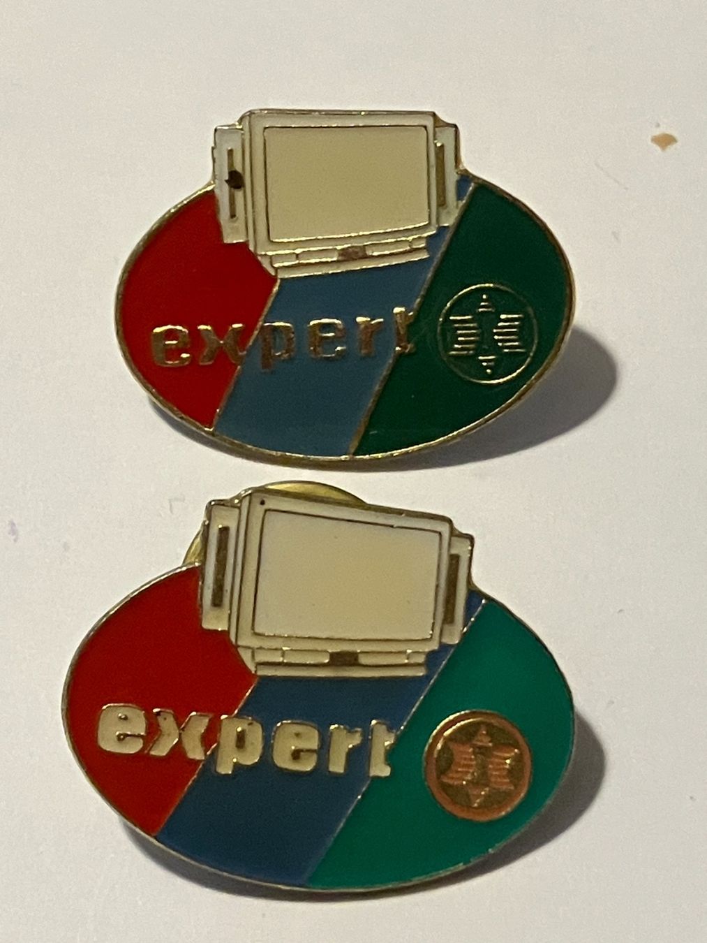 Placchette & Badge: 2 Pin Expert PC – Usato da Basel venduto da djwwpp