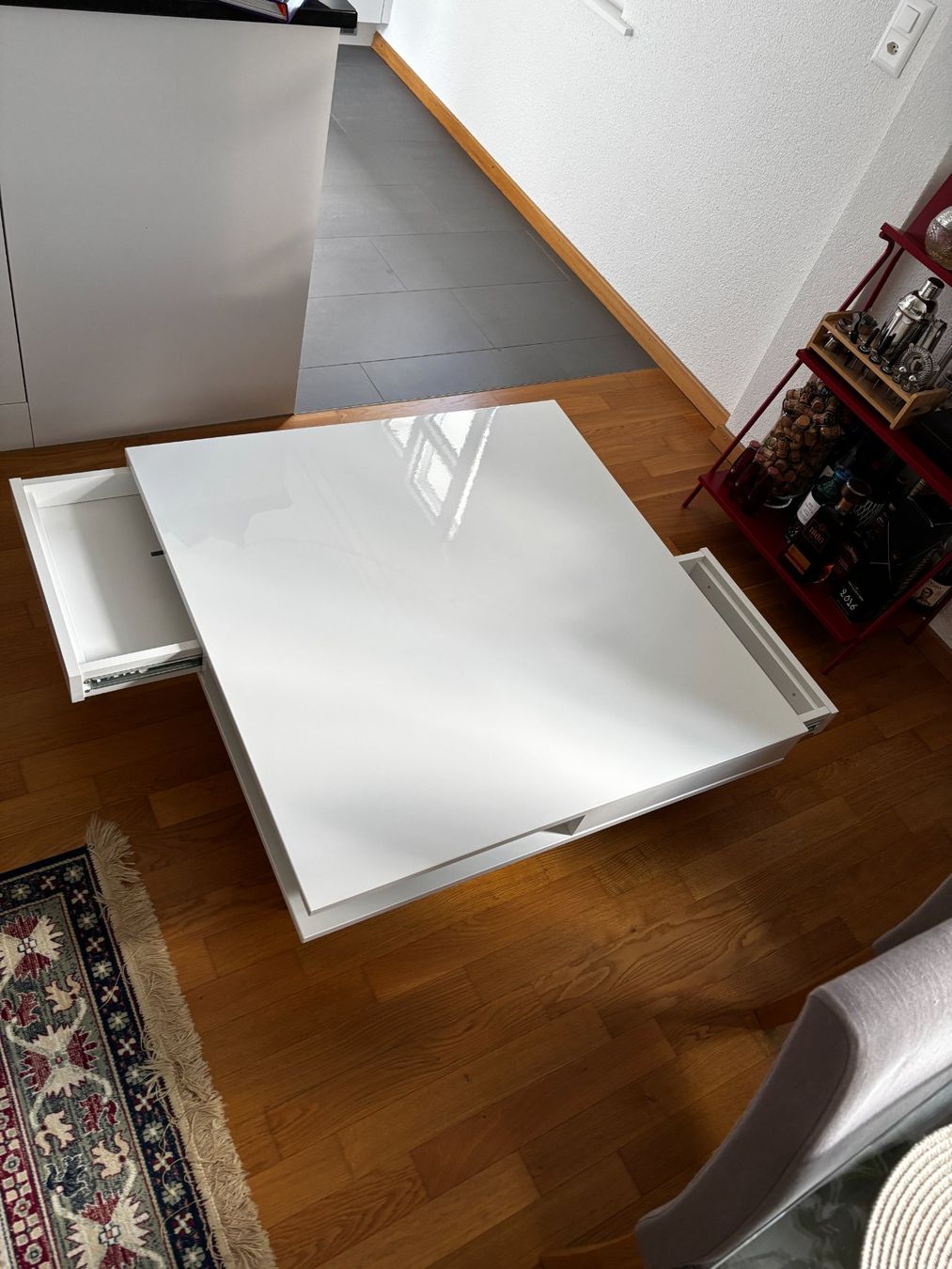 Ikea Tavoli: Wohnzimmertisch weiss mit Schublade und Ablage – Usato da Zürich venduto da igb_hnx6 2