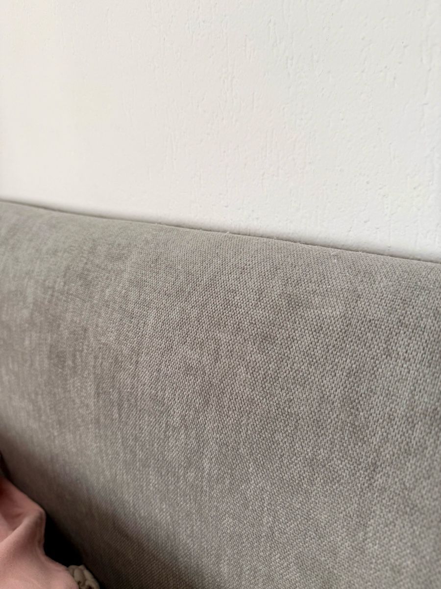 Letti: West Elm Andes Deco Upholstered King Bed Frame + Simba King  – Usato da Zürich venduto da jam_f9nt 2