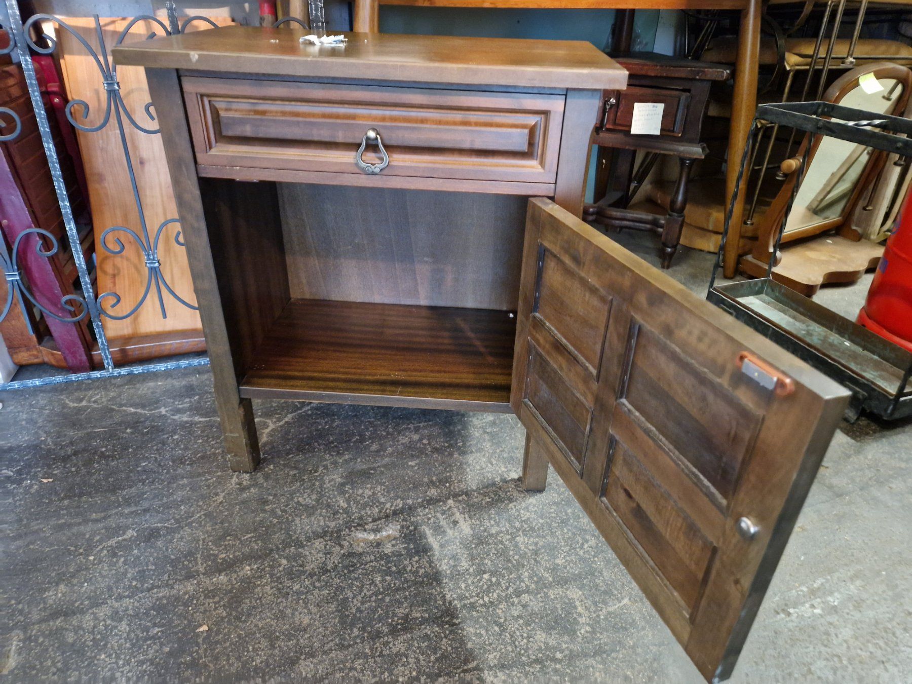 Comodini: Spanisch katalanische kleine Kommode Nachtisch Sideboard – Usato da Wädenswil venduto da tome70 4