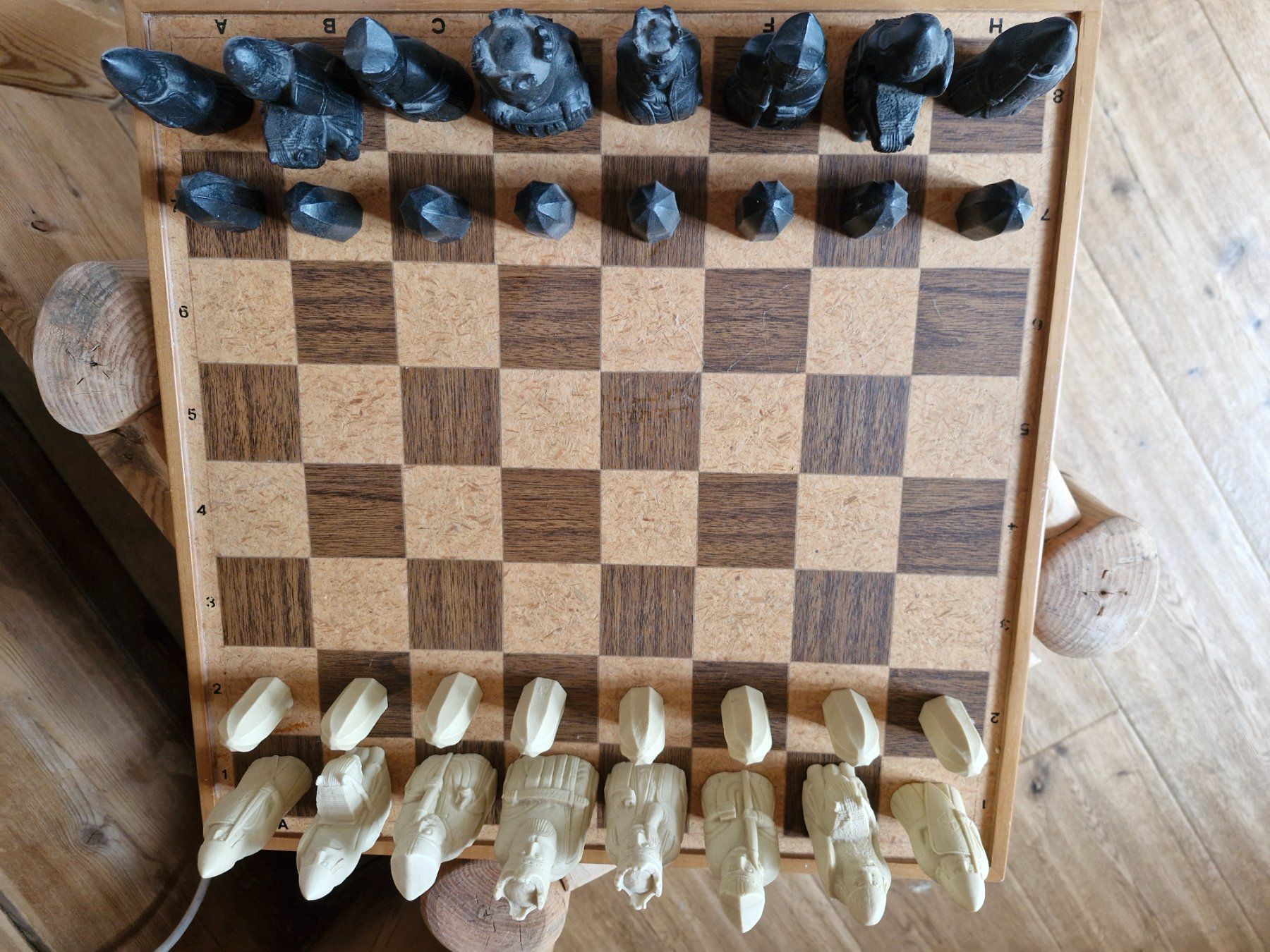 Giochi: Schachbrett mit Figuren – Usato da Guarda venduto da rue_bpd7 1