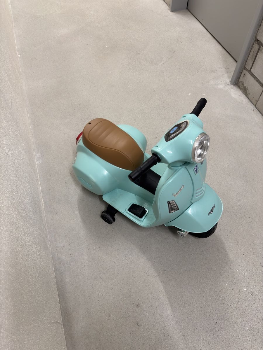 Vespa Fahrzeuge für Kinder: Elektroroller Kinder Vespa mint – Gebraucht aus Jona von lis_p967 2