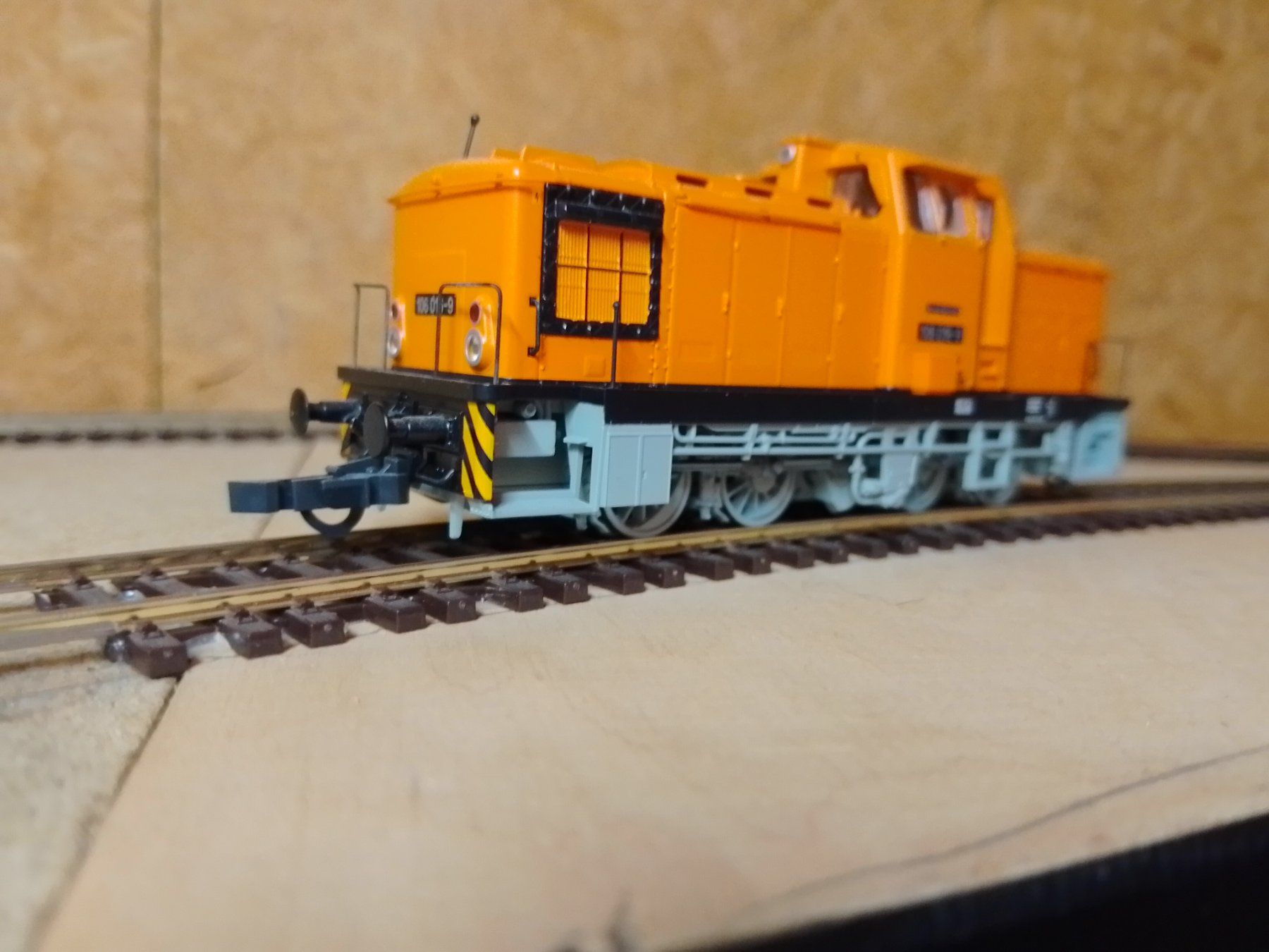 Roco Modelleisenbahnen: Roco DR V60 H0 DC mit Sound – Gebraucht aus Herrenschwanden von Kaethinti 3