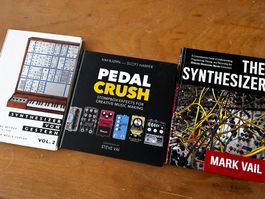 Synth + Pedal Bücher (Moog ARP Emu Roland Modular)