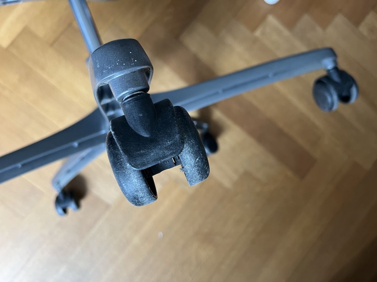 Giroflex Sedie: GIROFLEX 64 Burostuhl Schwarz – Usato da Schaffhausen venduto da vandemonian 8