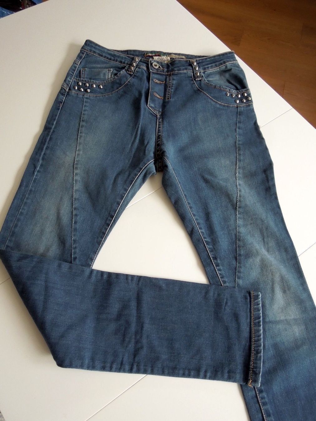 Please Jeans Jeans: PLEASE Nieten Jeans Gr. Small – Nuovo (secondo la descrizione) da Meiringen venduto da Sheyene