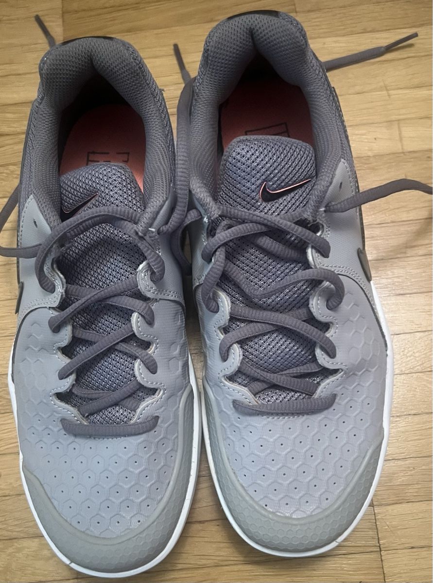 Nike Scarpe da donna: Nike Wmns Air Zoom Resistance – Usato da Opfikon venduto da Luis144 1