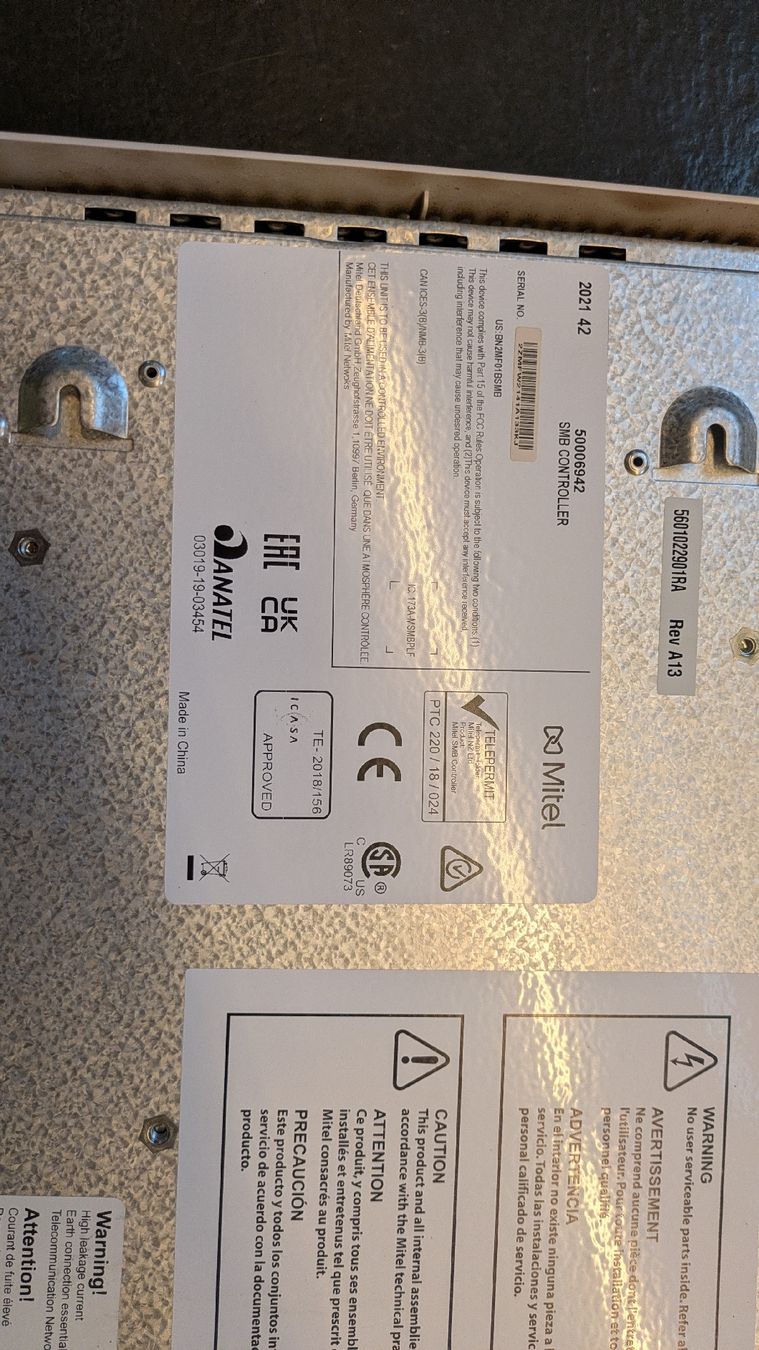 Téléphones: Aastra, Mitel Telefone und Mitel SMB Controller  – D'occasion à Lömmenschwil par Metall01 5
