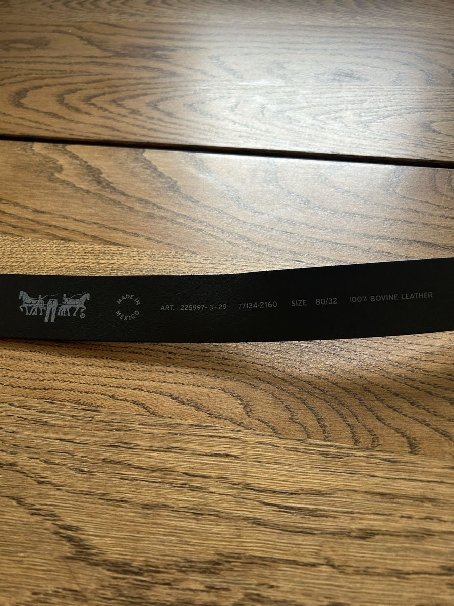 Levi's Cinture: Ceinture Levis taille 80/32 – Nuovo (secondo la descrizione) da Lausanne venduto da S-KF 2