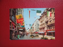 Geneve Les Rues Basses Festbeflagung stark belebt 1978