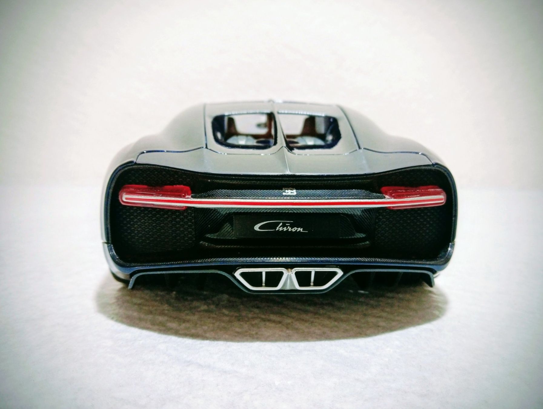 Bburago Modellini d'auto: Bugatti Chiron – Usato da Huttwil venduto da Secondtrain 2