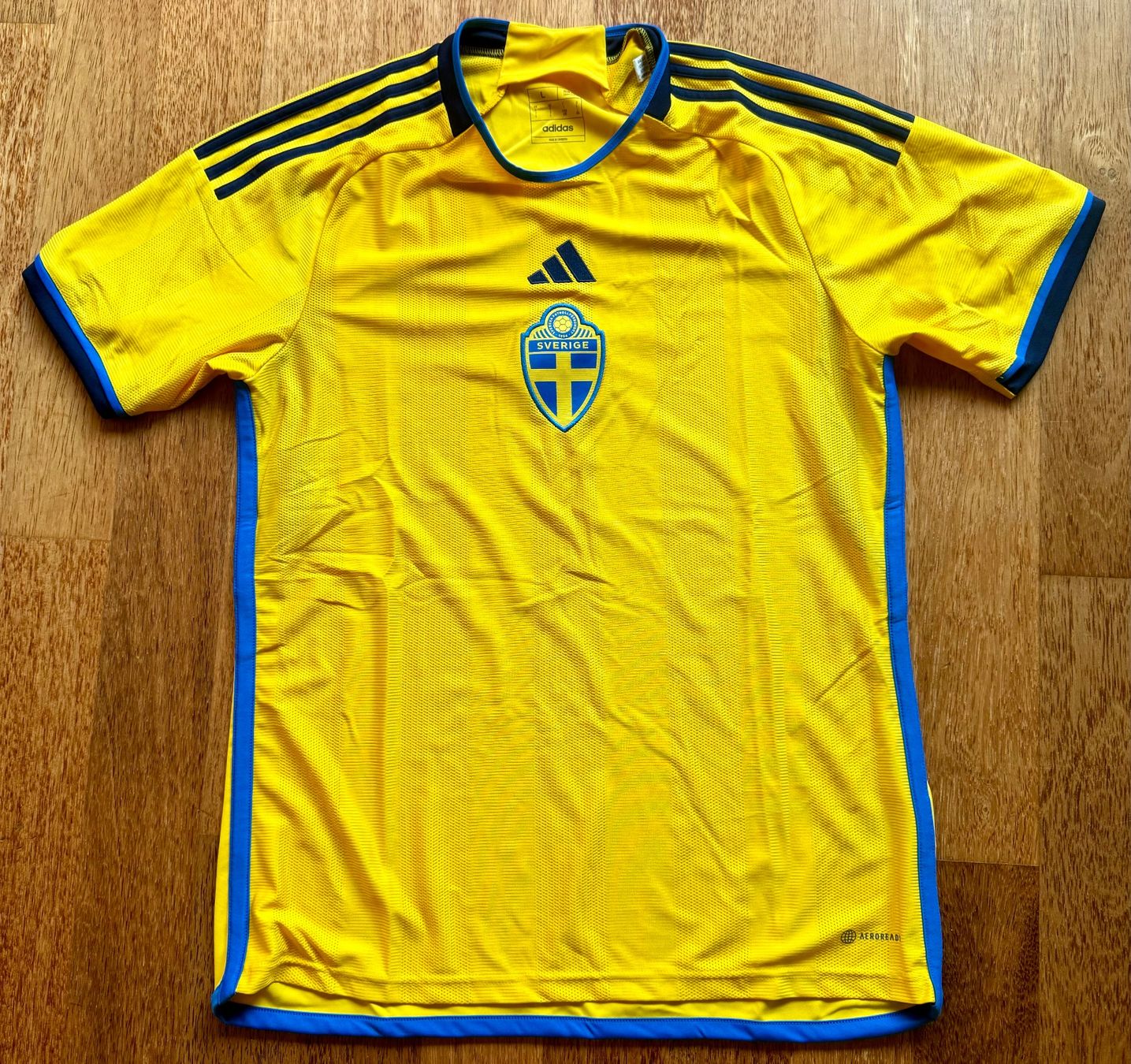 Adidas Leibchen & Hosen: Schweden Home Shirt - 2022 – Neu (gemäss Beschreibung) aus Hermetschwil-Staffeln von Beat131