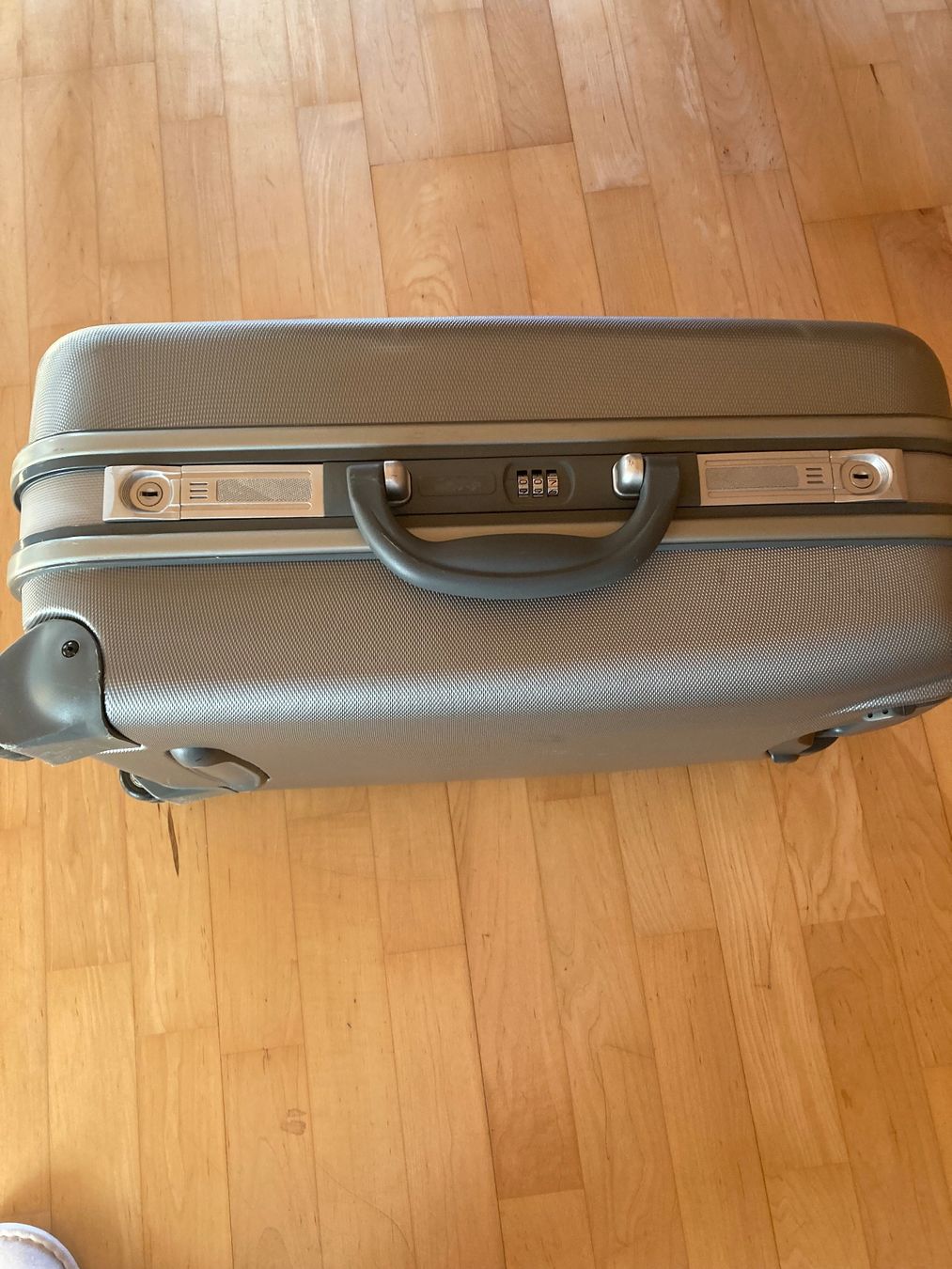 Reisekoffer: Koffer – Gebraucht aus Eggiwil von onedollar02