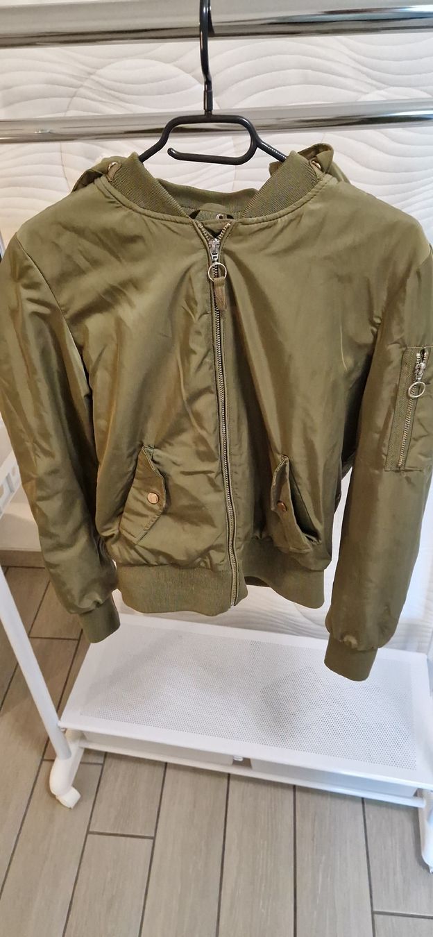 Tally Weijl Giacche: Bomber Jacket olive green size 38 good condition – Usato da Granges VS venduto da nan_h2bv