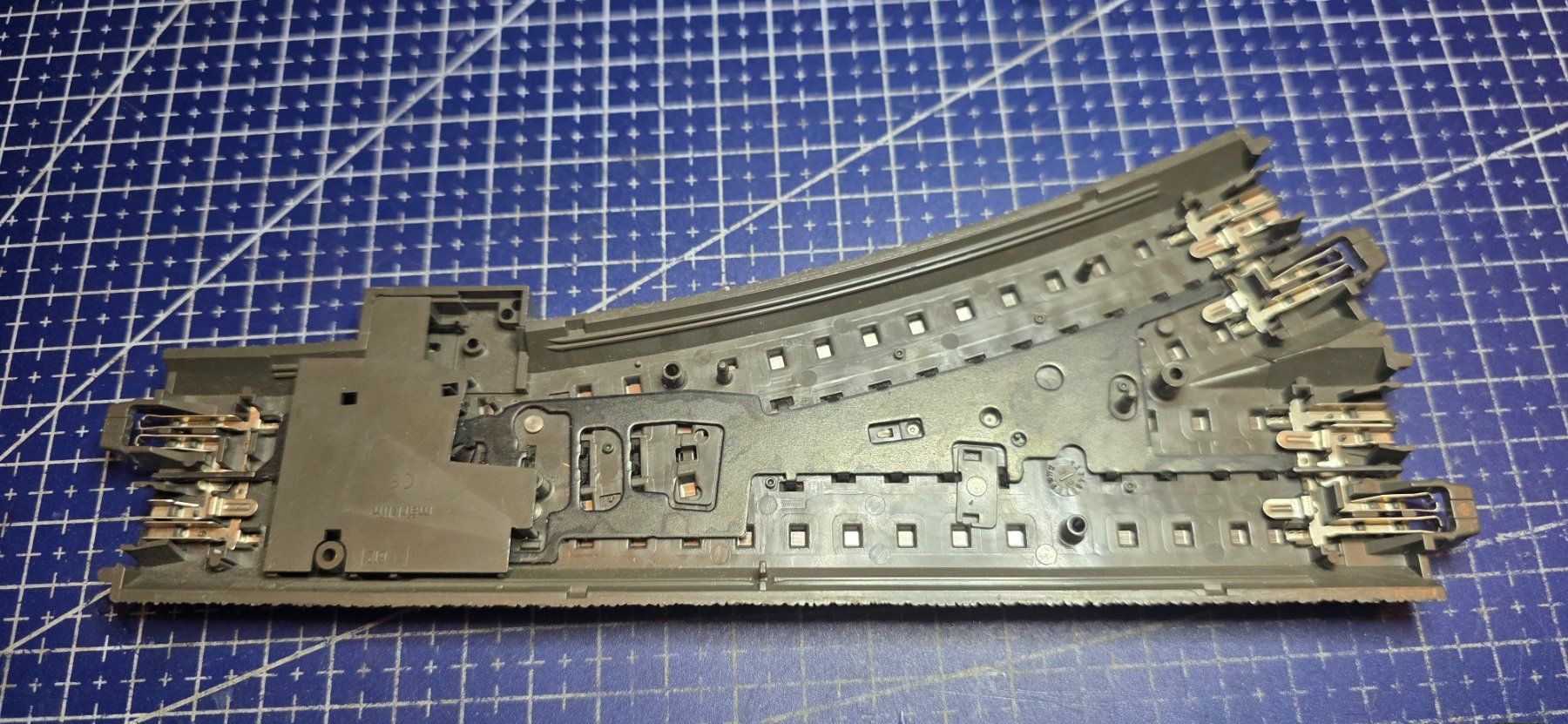 Märklin Modellini di ferrovie: Märklin rechtsweiche C-Gleis – Usato da Hochfelden venduto da Danizh0 1