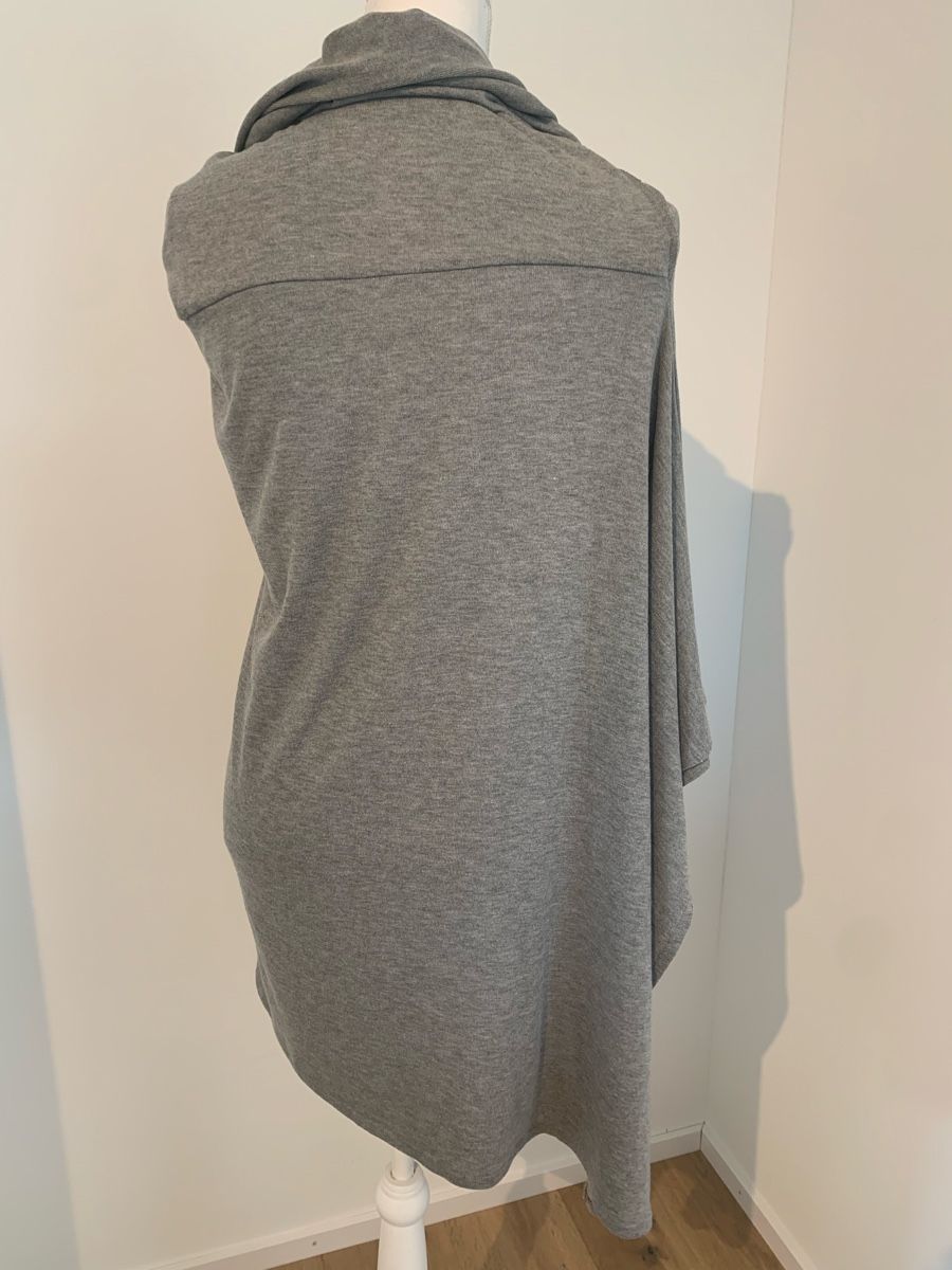 Sonstige Damenmode: Damen Pullover/Poncho grau mit Wasserfallkragen – Gebraucht aus Einsiedeln von ver_sb5p 1