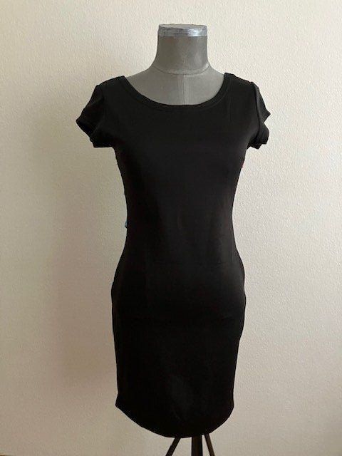 Kleider: Robe noire élégante et originale – Taille L – Gebraucht aus Marin-Epagnier von rchouchouu