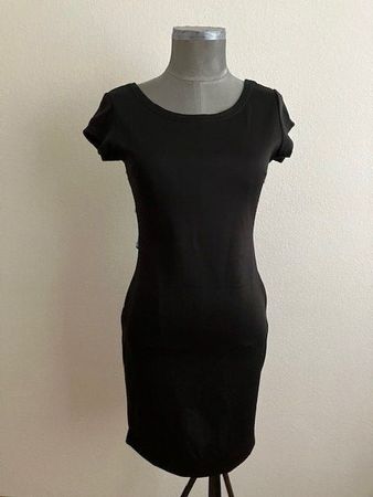 Robe noire élégante et originale – Taille L