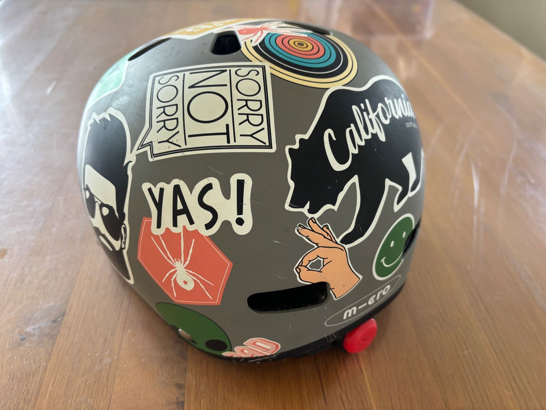 Caschi: Micro Scooter/Skateboard Sticker Helm mit LED Licht – Usato da Thalwil venduto da Swisshoneys 6