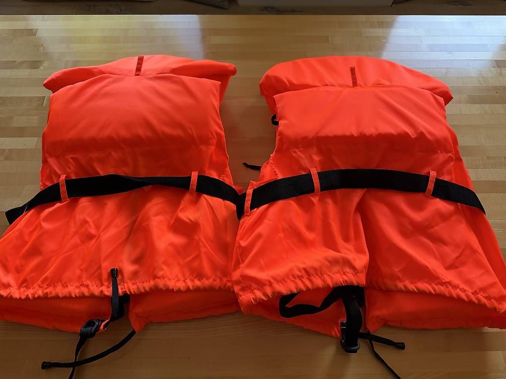Schwimmwesten: 2 Rettungswesten Helly Hansen 40-60 kg – Neu und originalverpackt aus Erlinsbach SO von ren_rvc9 2