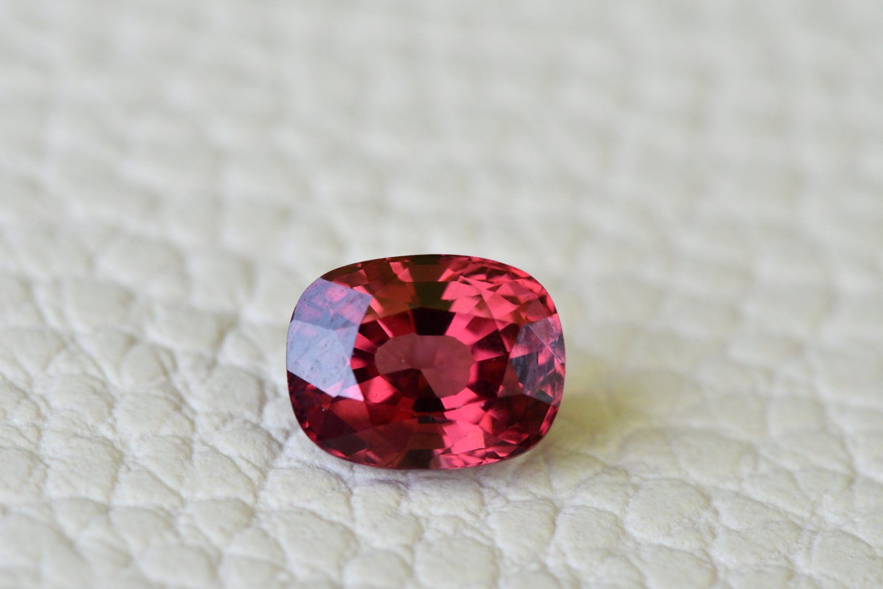 Pietre preziose: Vived Pink Spinel Vietnam 4.25 ct – Usato da Schliern b. Köniz venduto da Hiel 1