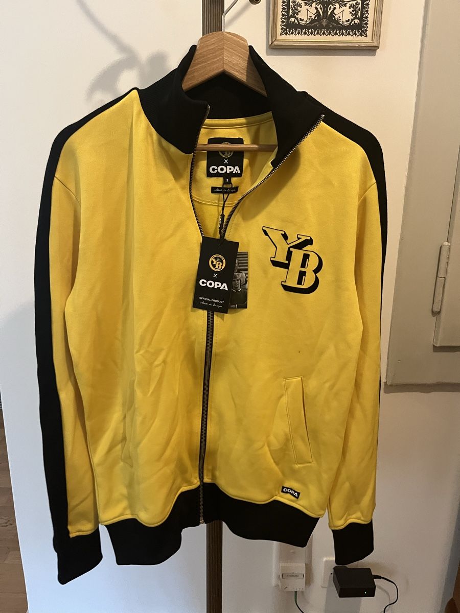 Giacche: YB Trainingsjacke Grösse S Retro Neuwertig – Nuovo (secondo la descrizione) da Bern venduto da BigBeat