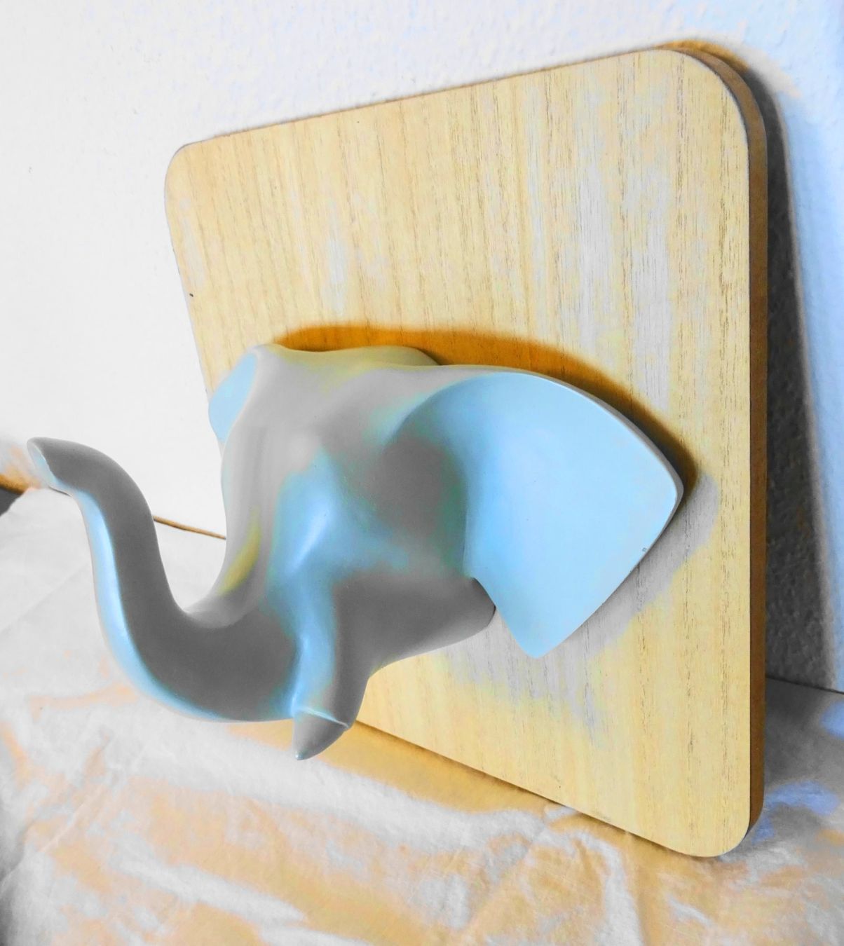 Toutes les décorations: 3D Wanddeko Elefantenkopf auf Holz oder als Garderobe – D'occasion à Zürich par Connie8