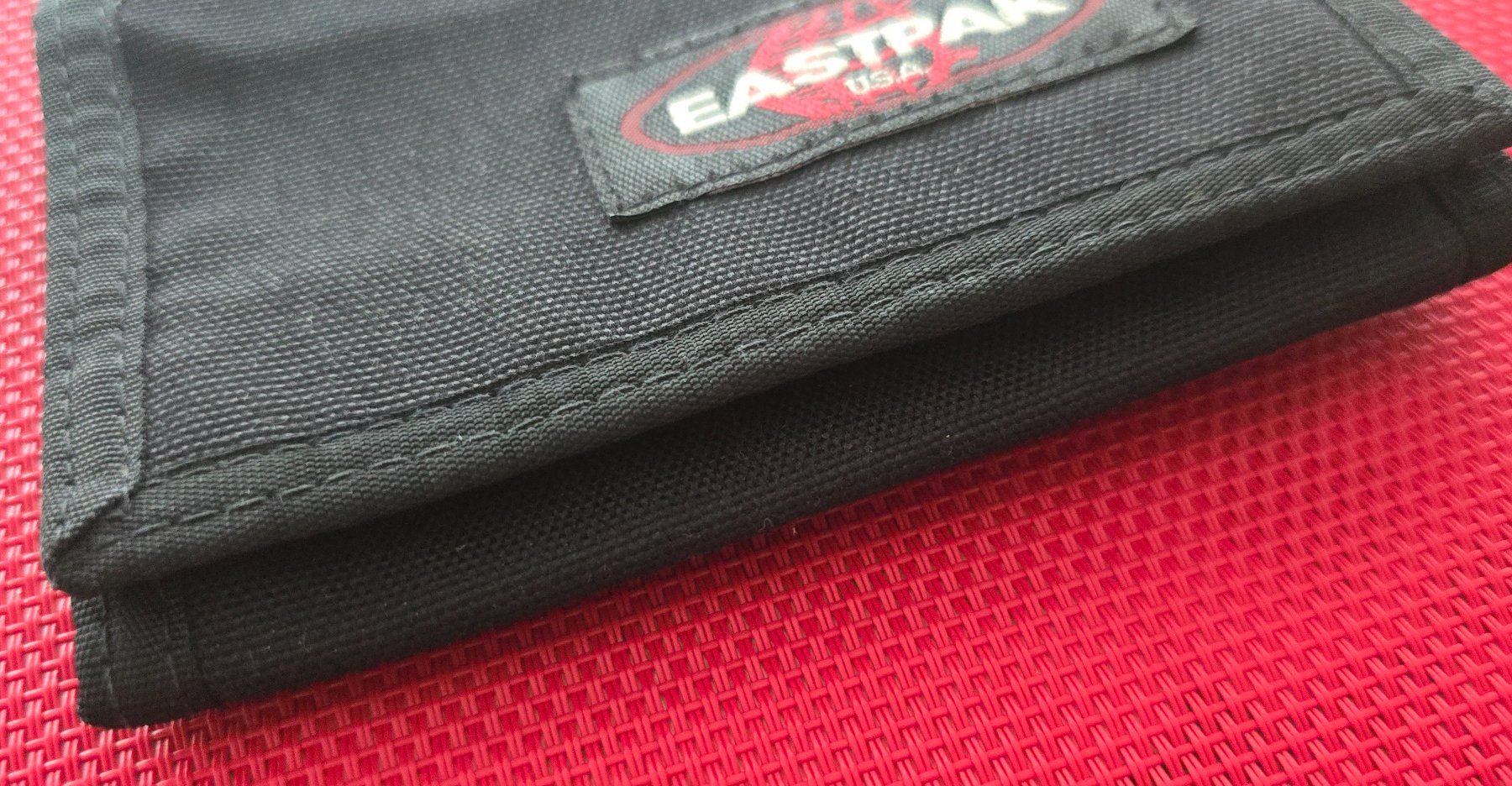 Eastpak Portafogli: Eastpak Crew Single Portemonnaie – Nuovo e nell'imballaggio originale da Wabern venduto da Irakene 1