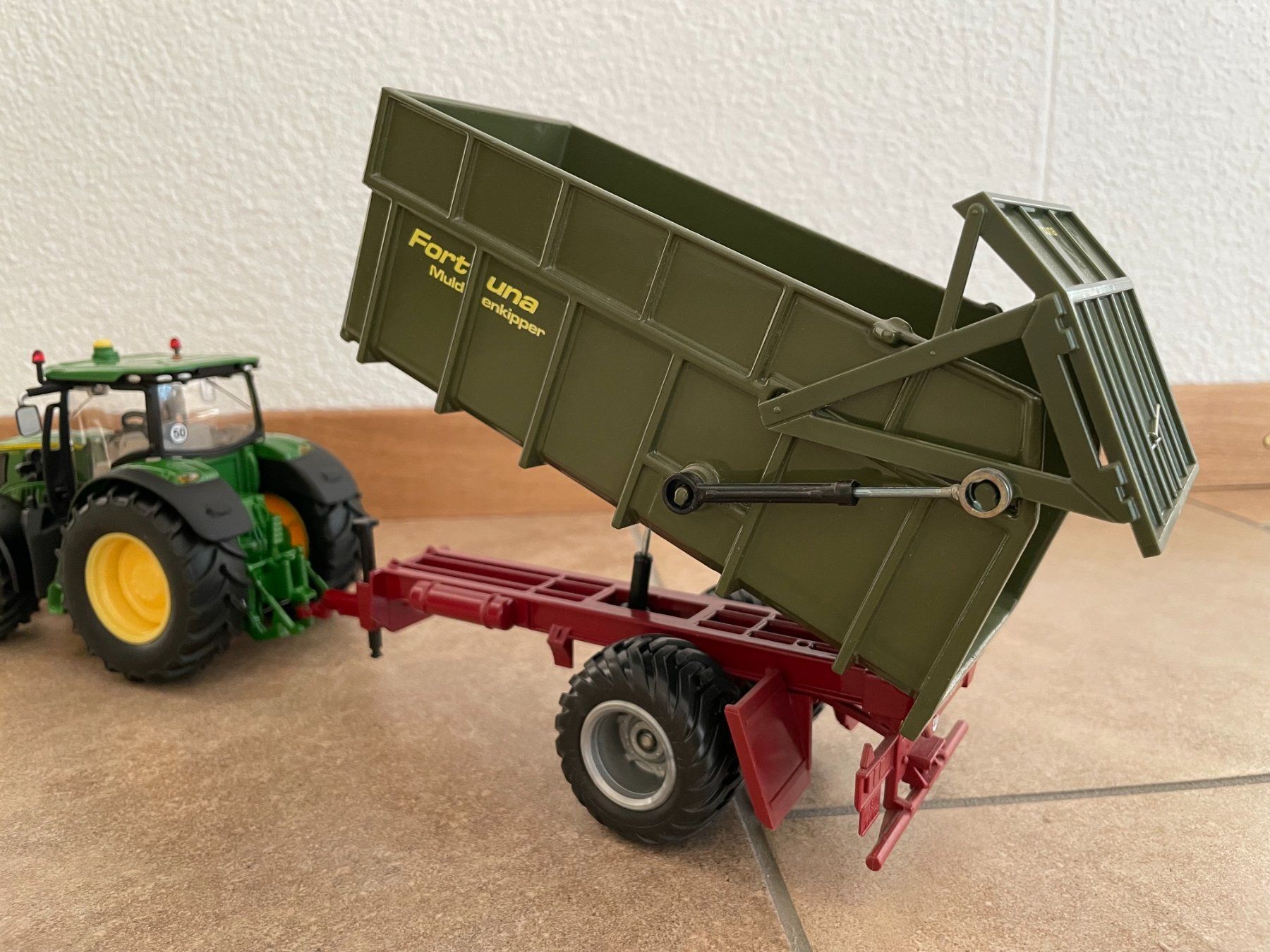 John Deere Trattori: SIKU John Deere 6210R mit Fortuna – Nuovo e nell'imballaggio originale da Kreuzlingen venduto da Stefan1150 4