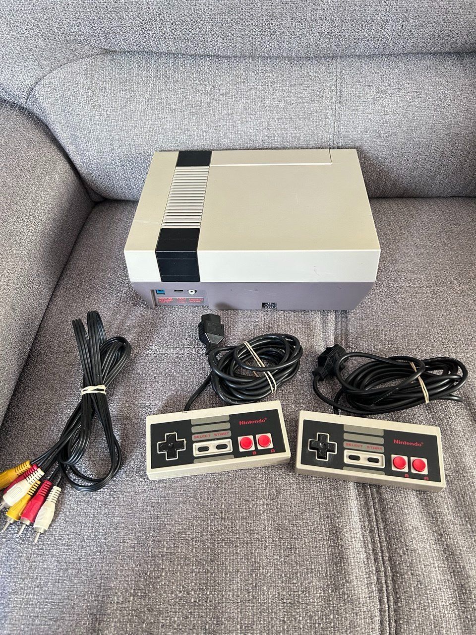 Nintendo Konsolen: Nintendo NES Console + 2 Controller + Cavo AV - Ottimo Stato – Gebraucht aus Giubiasco von LorisVale