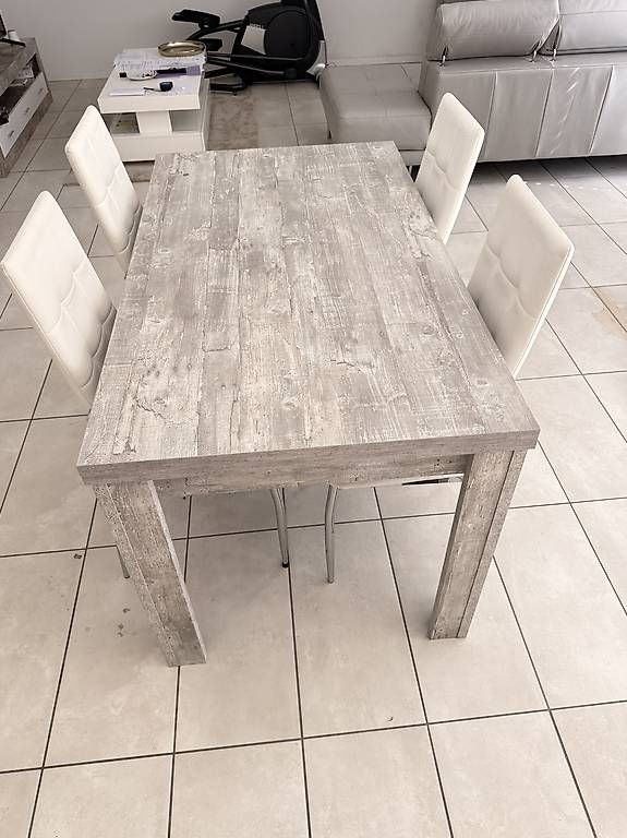 Tischset: À vendre table à manger avec 4 chaises – Gebraucht aus Grandcour von dos_g2gz