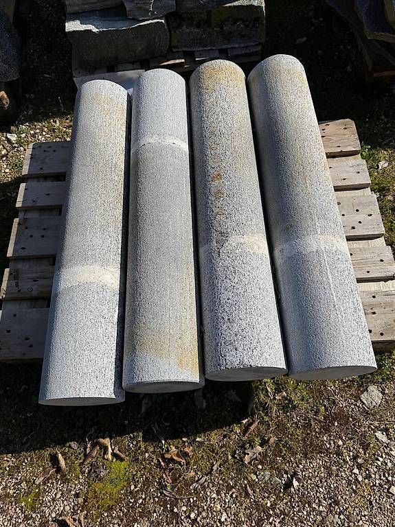 Set di tavolo e panche: Steintisch mit Sitzhocker aus Tessiner Granit – Usato da Aesch BL venduto da strawberry. 2
