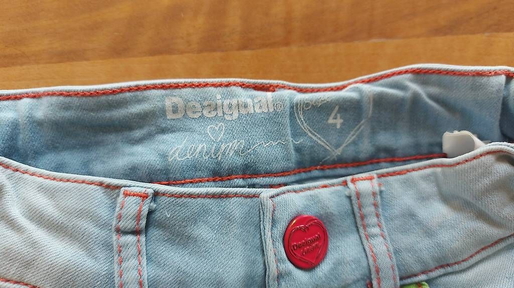 Pantaloni: Desigual Shorts Gr. 104 / 4 jährig – Usato da Rotkreuz venduto da MASI17 2