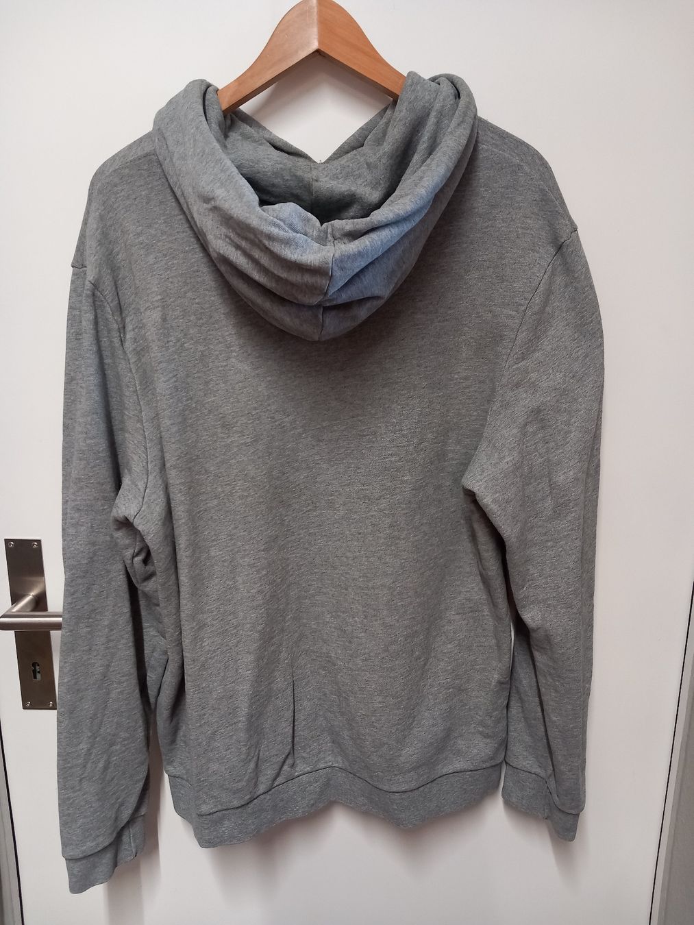 Fred Perry Pulls & Sweat-shirts: Fred Perry Hoodie Kapuzenpullover Gr.L, hellgrau – D'occasion à Gwatt (Thun) par umwelt-brocki 2