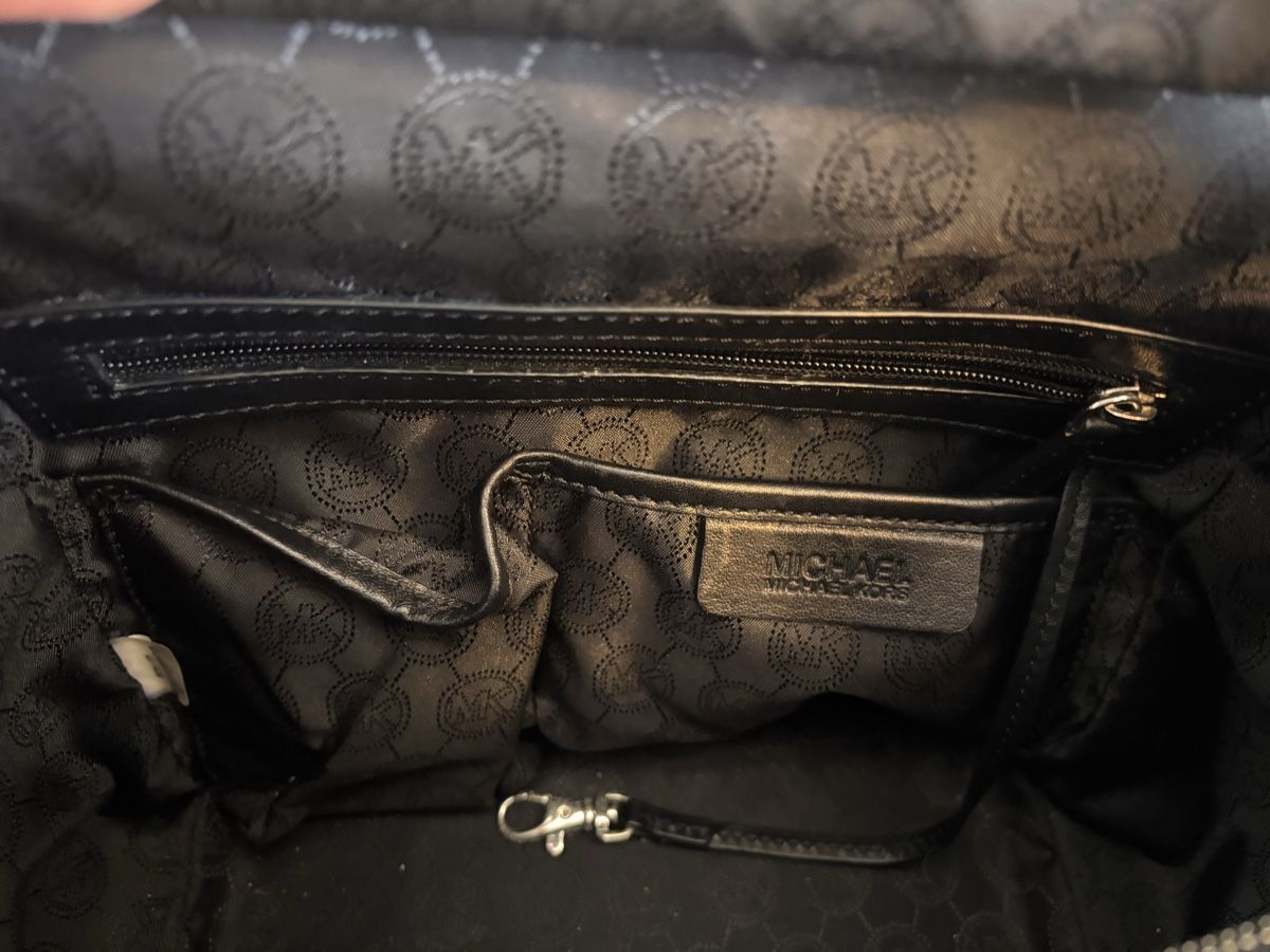 Michael Kors Borse da donna: schwarze Michael Kors Leder Handtasche – Usato da Liebefeld venduto da cheyennewmontes 1