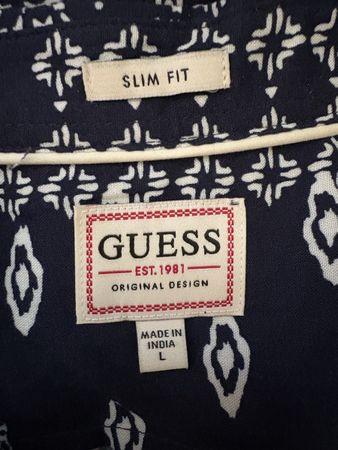 GUESS Hemd Slim Fit Grösse L dunkelblau mit Muster, Sommerli
